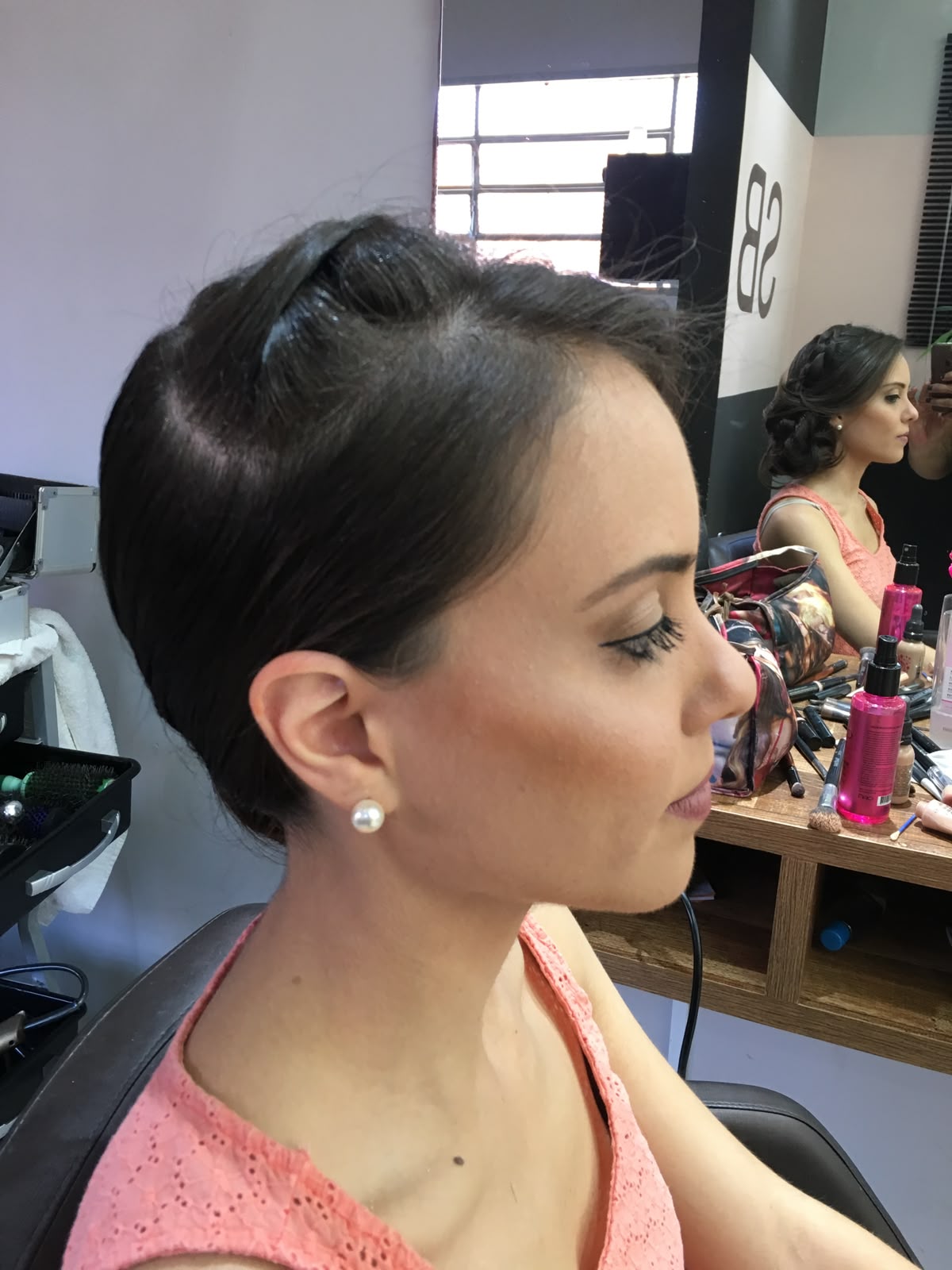Penteado preso elegante feito no Studio Iara David